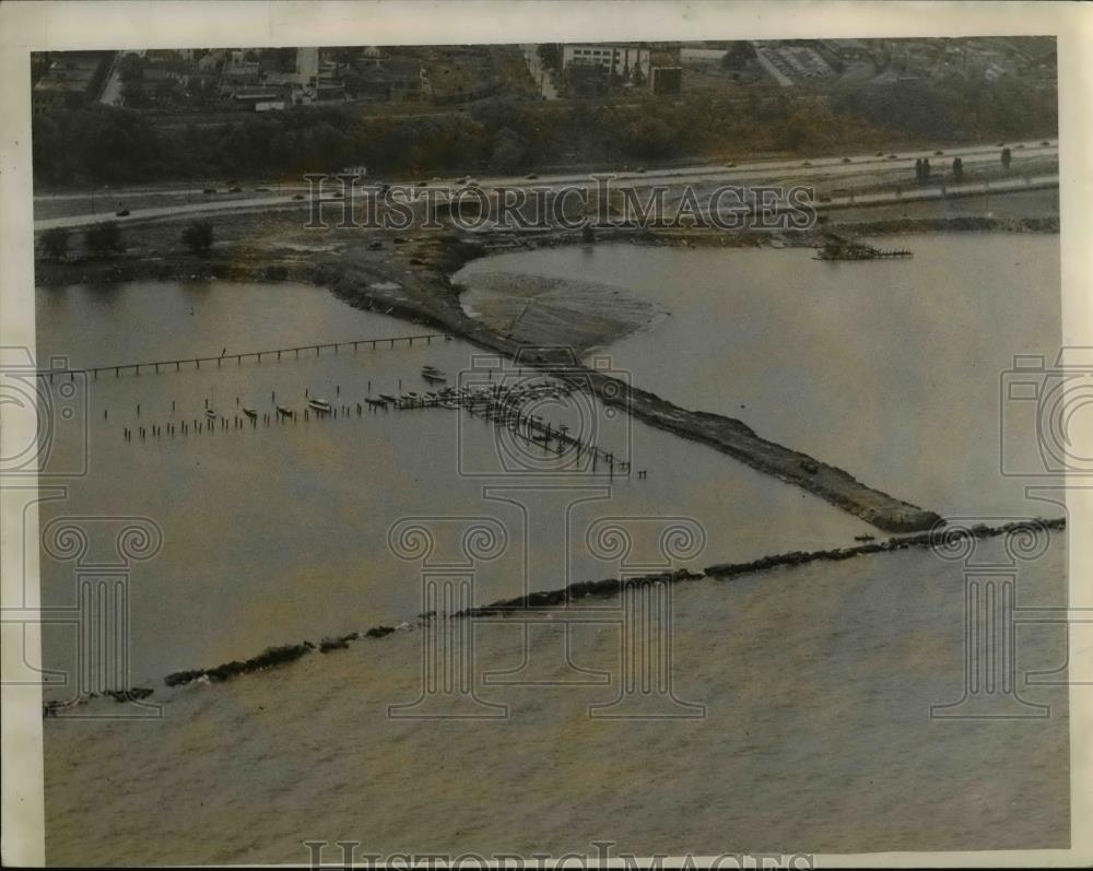 1941 Press Photo Reaches Breakwall - nee40313 - Historic Images