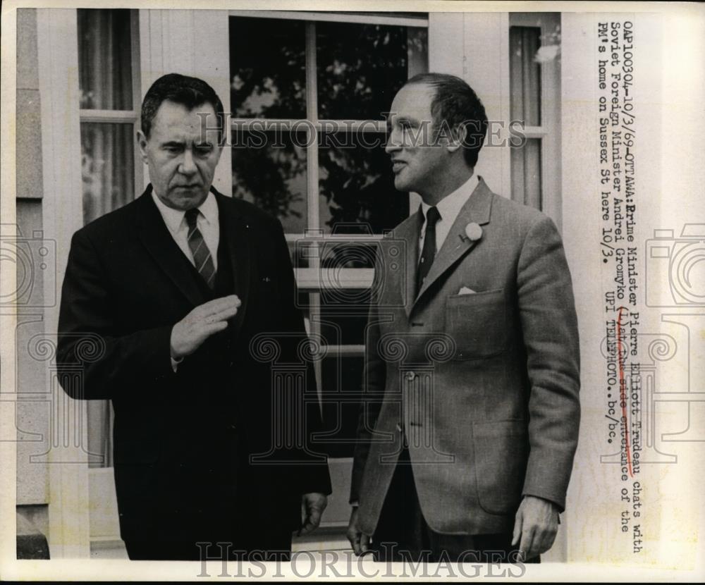 1969 Press Photo Prime Minister Trudeau chats with Russian Minister Gromyko - Historic Images