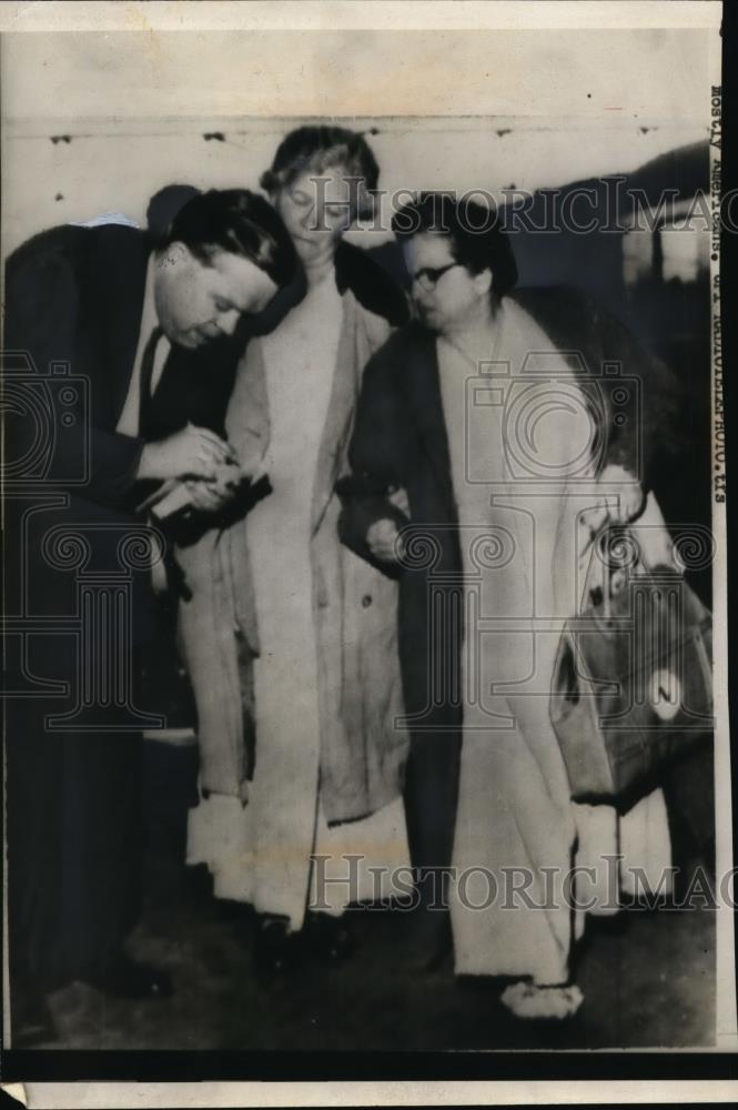 1959 Press Photo Ella Throbe & Alive Kluesing Escaped Stalheim Hotel Fire Norway - Historic Images