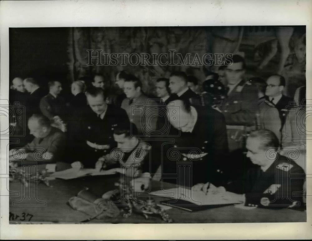 1940 Press Photo Hungary joined the Axis Alliance in a Ceremony - nef38753 - Historic Images