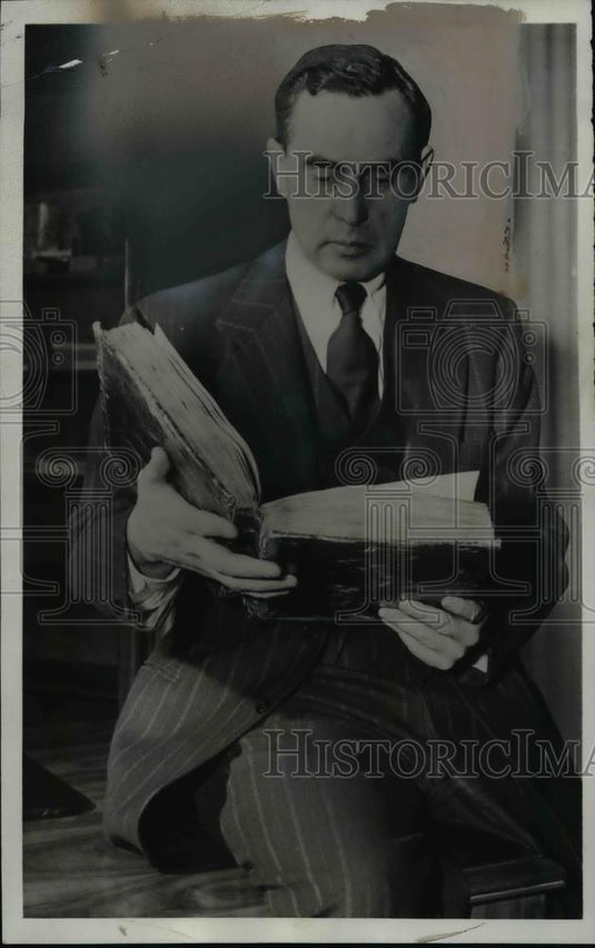 1949 Press Photo Dr Nelson Glueck Holds Newest Addition to School's Rare Books - Historic Images