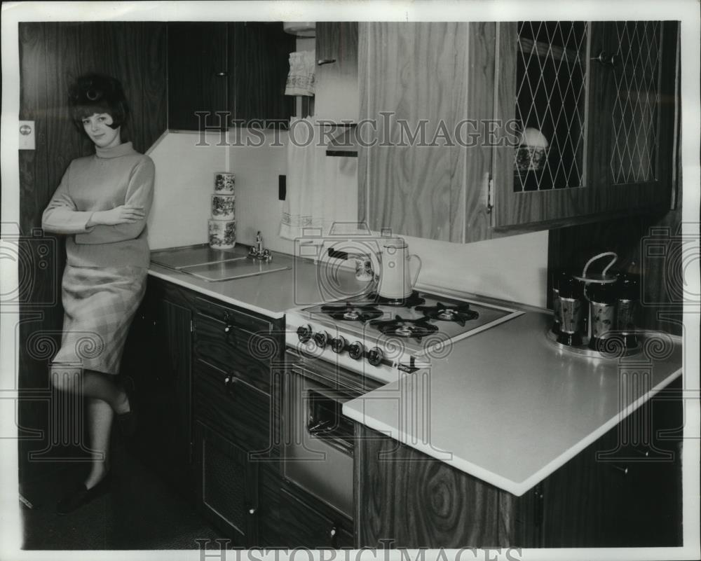 1968 Press Photo Travel Trailer Kitchen by Franklin Coach Company, Indiana - Historic Images