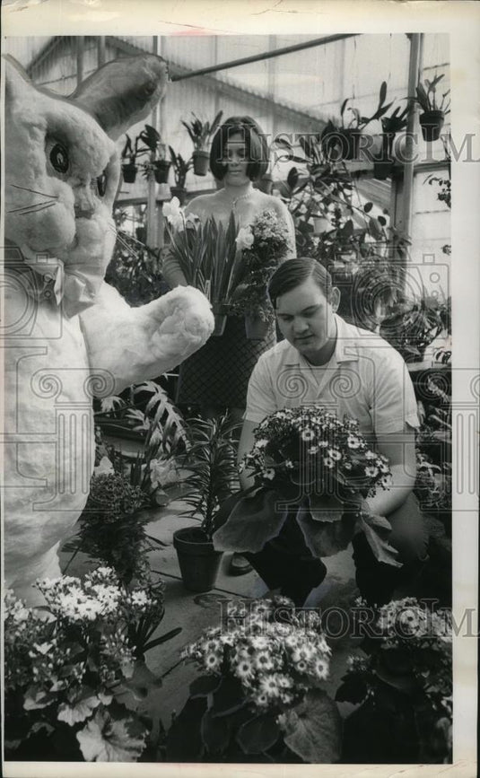 1969 Press Photo Jennifer Busch and Frank Bihn  - nef54556 - Historic Images