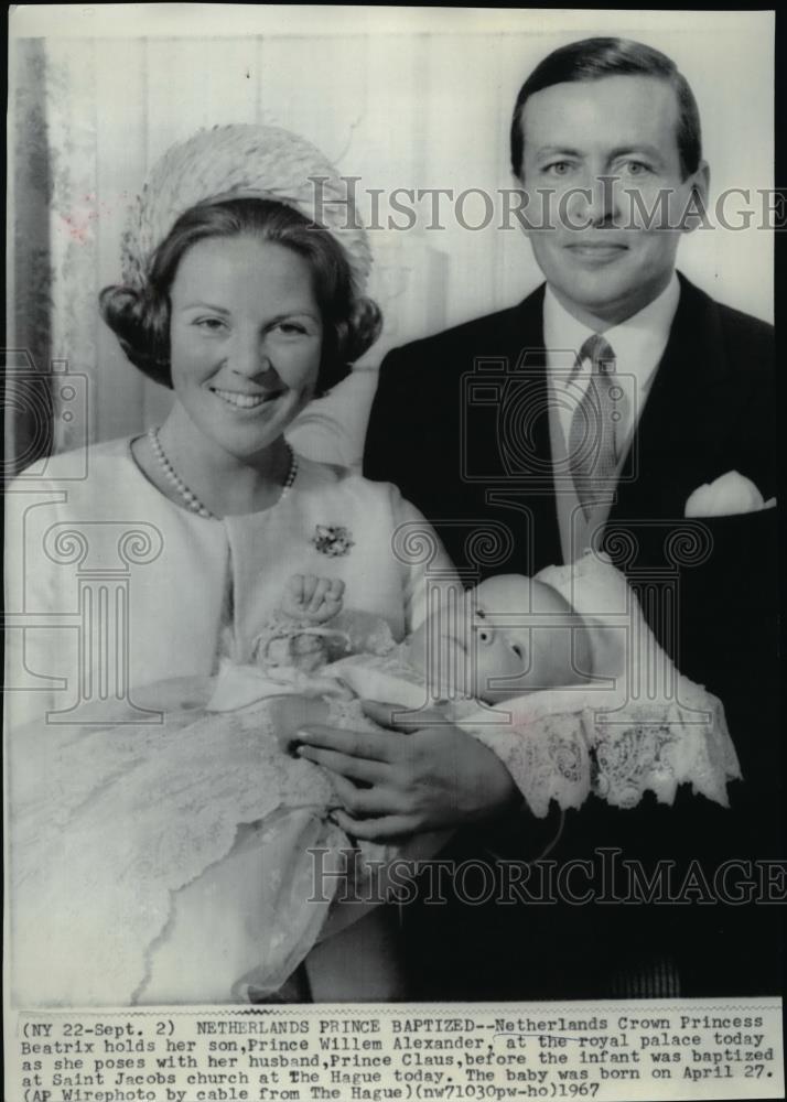 1967 Wire Photo Netherlands Princess Beatrix holds son Prince Willem Alexander - Historic Images