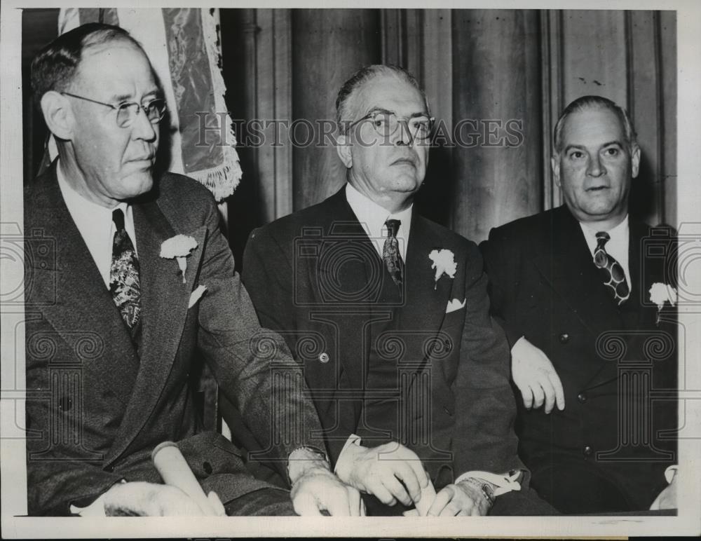 1947 Press Photo Vernon Nickell, Richard Rowe, Dwight Green at Swearing-In, IL - Historic Images