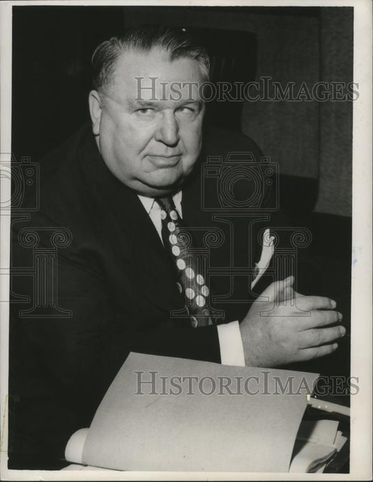 1950 Press Photo Manus McCaffery, Manager of Artist & Writers Assn. in Cleveland - Historic Images