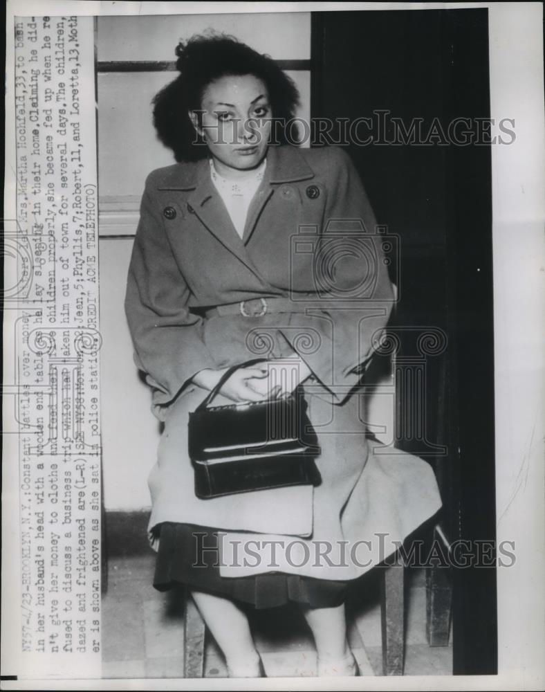 1950 Press Photo Money Battles Led Mrs Martha Hochfeld to Bash Husband's Head - Historic Images