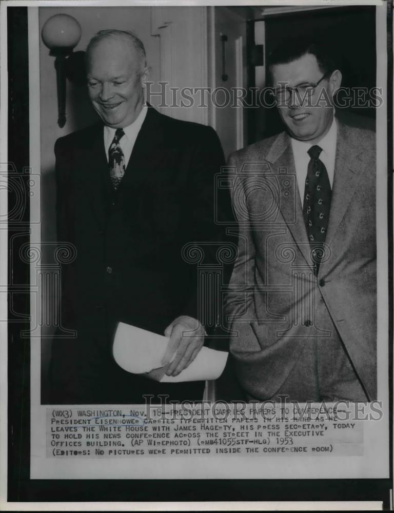 1953 Press Photo President Eisenhower leaving the White House with J. Hagerty - Historic Images