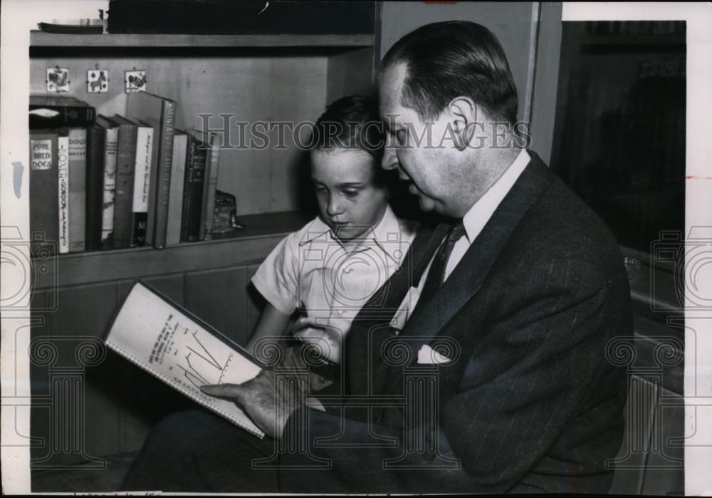 1955 Press Photo Leonard Scheele, US Surgeon-General, &amp; son discuss Salk trials - Historic Images