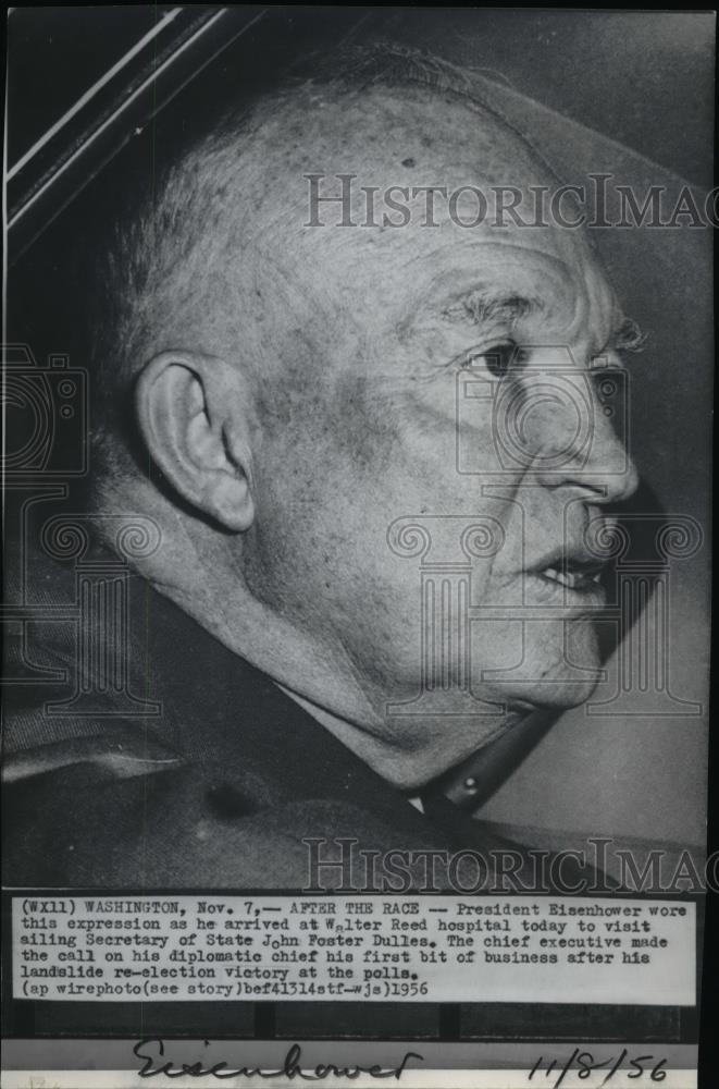 1956 Press Photo President Eisenhower at the Walter Reed Hospital in Washington - Historic Images