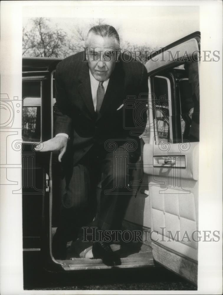 1963 Press Photo Averell Harriman Arrives at Quai d&#39; Orsay to Meet with Murville - Historic Images