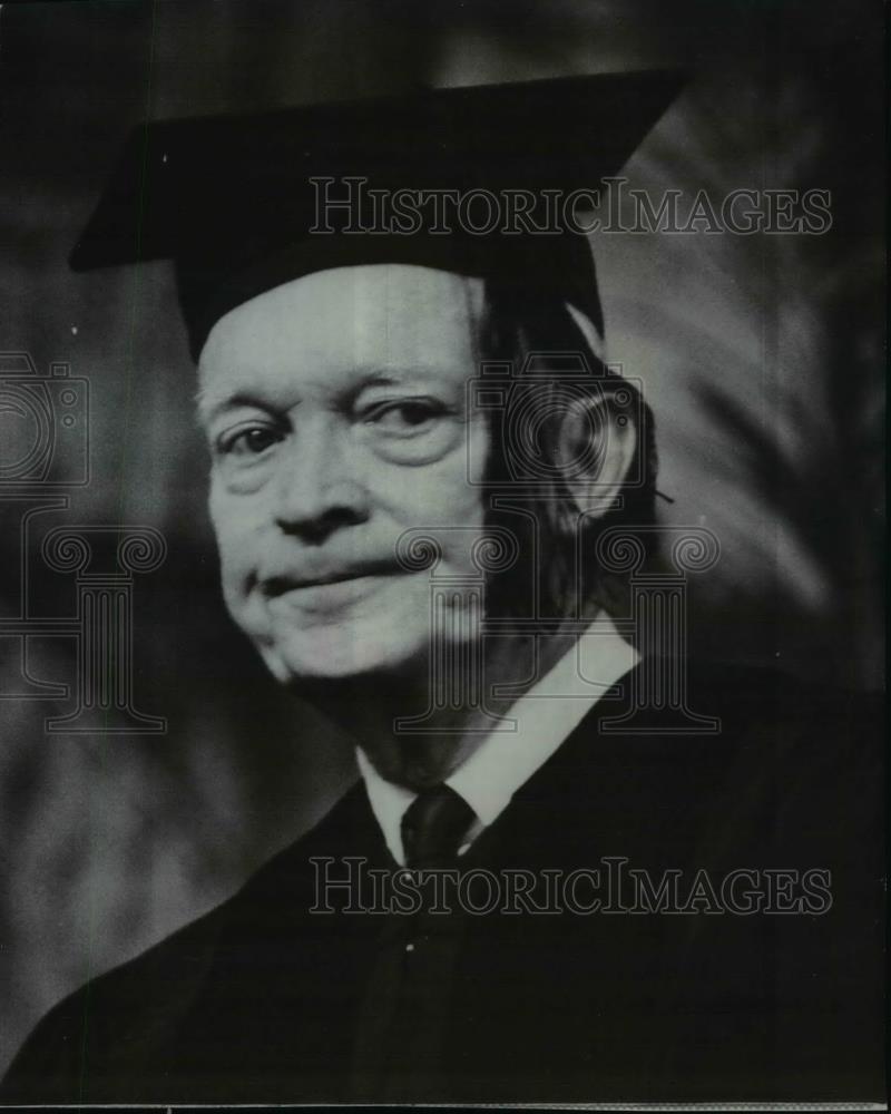 1968 Press Photo Former President Dwight D. Eisenhower wearing a mortarboard - Historic Images