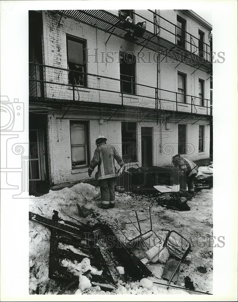 1993 Press Photo Spokane firemen look at the debris after a three alarm fire - Historic Images