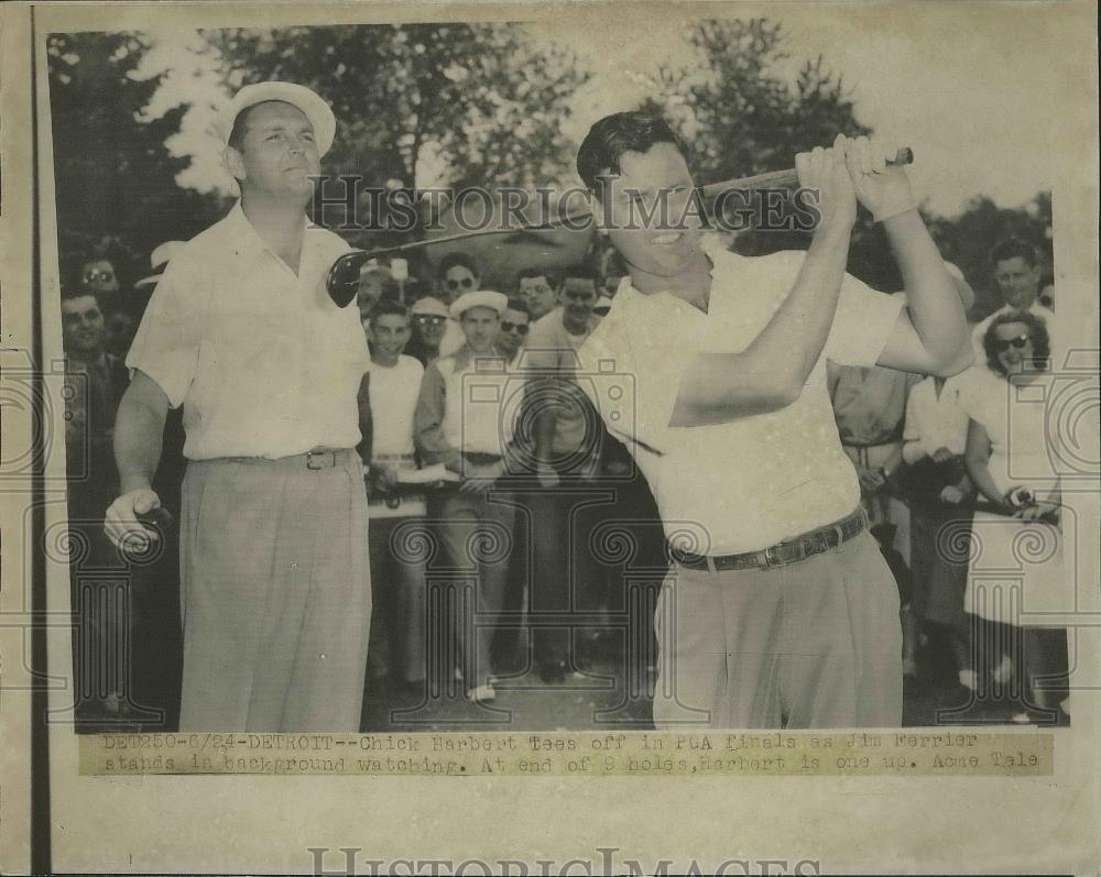 Undated Press Photo Chick Herbert Lees off in PGA finals with Jim Ferrier - Historic Images