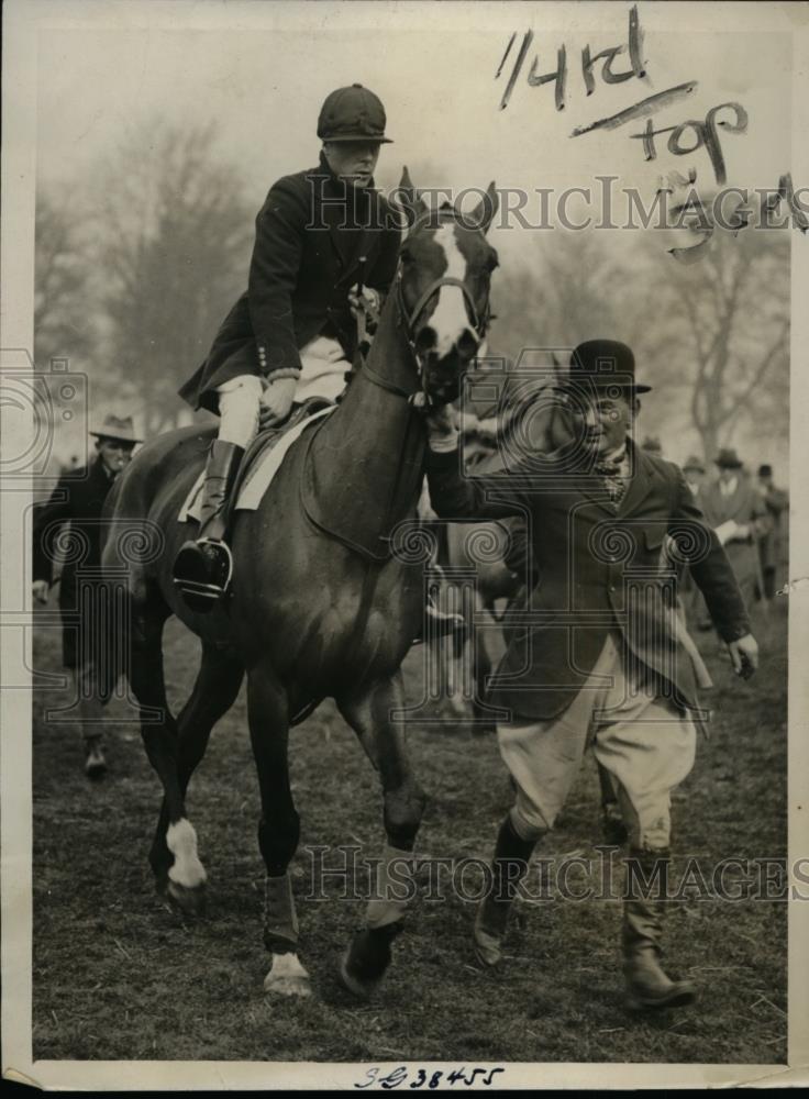 1927 Press Photo The Prince of Wales on Cark Courtier at Lord Manners Cup race - Historic Images