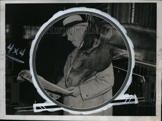 1935 Press Photo racehorse Chickstraw and trainer J. Mulhollan - neo00308 - Historic Images