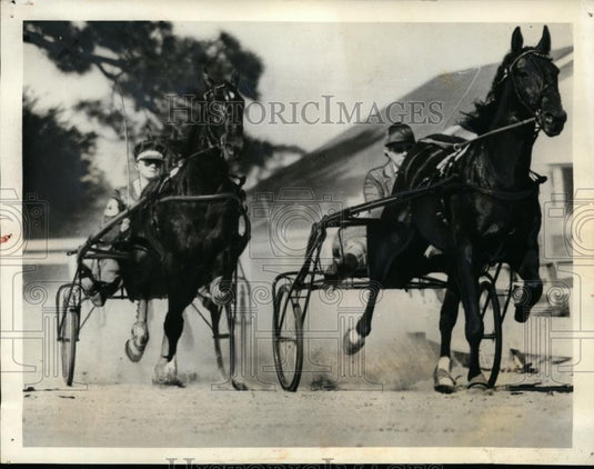 1938 Press Photo Mrs. Laurence Smith & Sir Peter Britton win Pinehurst Race - Historic Images