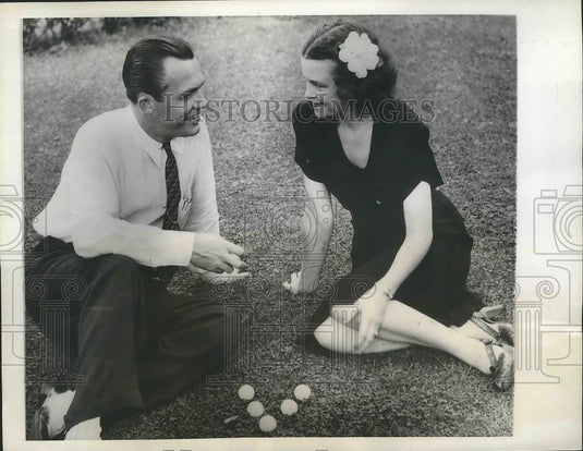 1943 Press Photo Mr & Mrs Jack Snyder Scored Clean Sweep at Golf Tournament - Historic Images