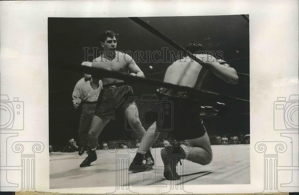 1945 Press Photo Bobby Ruffin beats Johnny Greco in ten - nef63373 - Historic Images