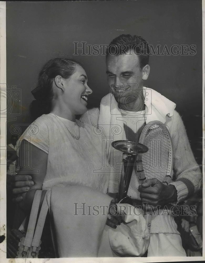 1953 Press Photo Tennis Player Vic Seixas & Wife Dolly Ann - nef64247 - Historic Images