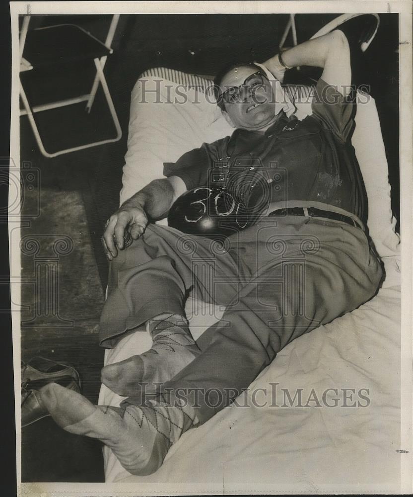 1955 Press Photo Bowler Lou Campi at All-Star Bowling Finals, Chicago - Historic Images