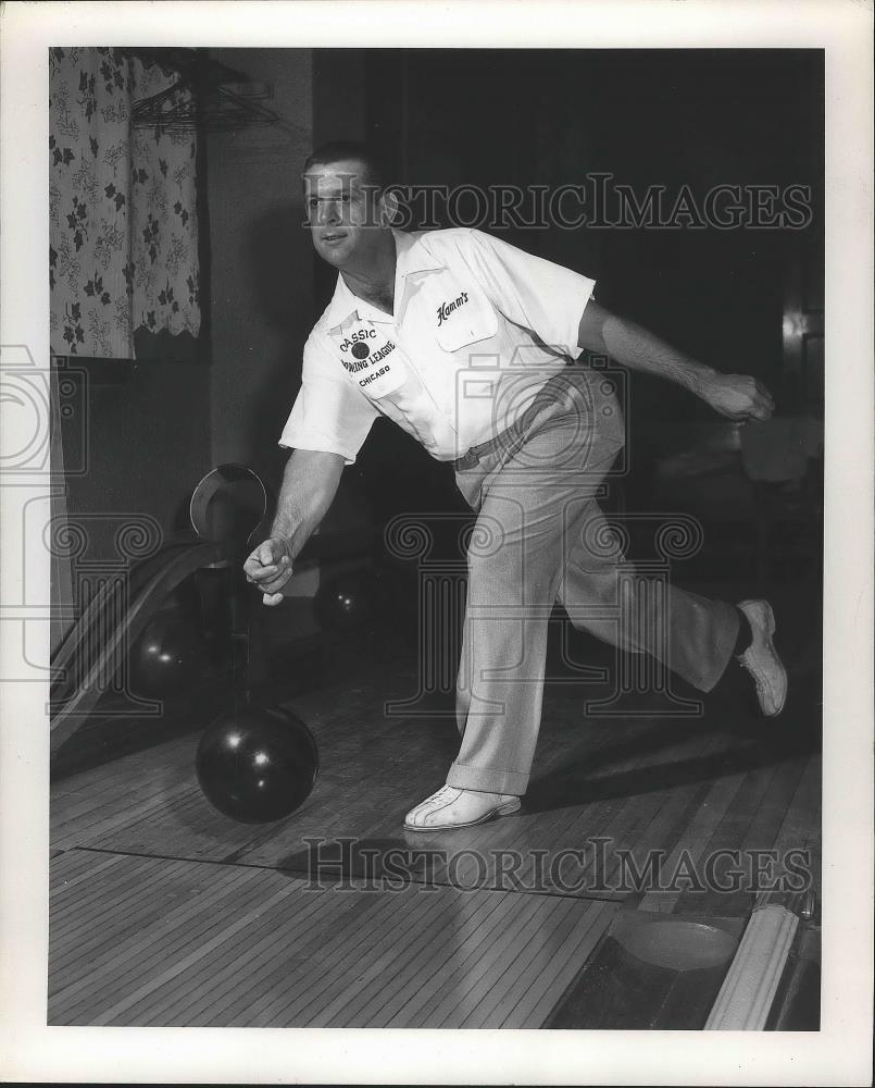 1955 Press Photo Harry LeDene of Hamm's Beer Bowling Team, Chicago - nef64014 - Historic Images
