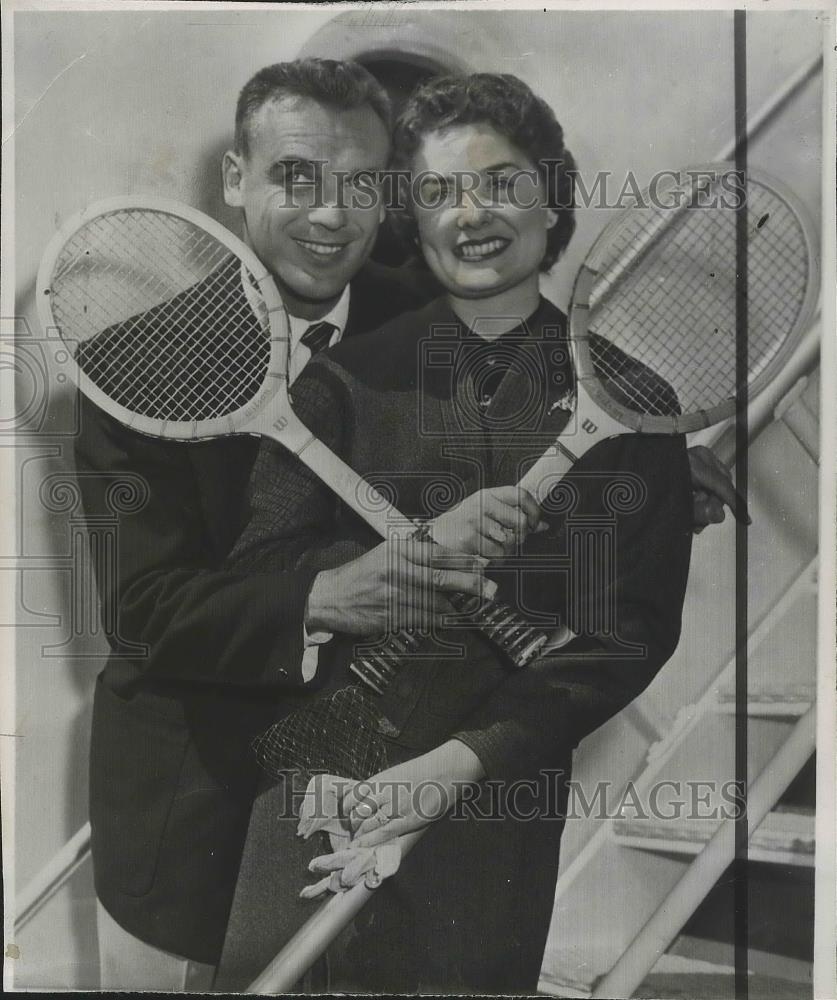 1955 Press Photo Tennis Player Vic Seixas & Wife Dolly Ann on "United States" - Historic Images