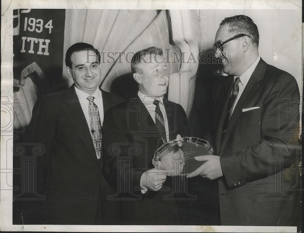 1956 Press Photo Sam Cohen George Gobel & Sam Borstein At Dinner Sports Night - Historic Images