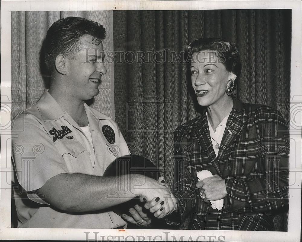 1958 Press Photo Mrs Marion Ladewig Announced She will Retire From Competitions - Historic Images