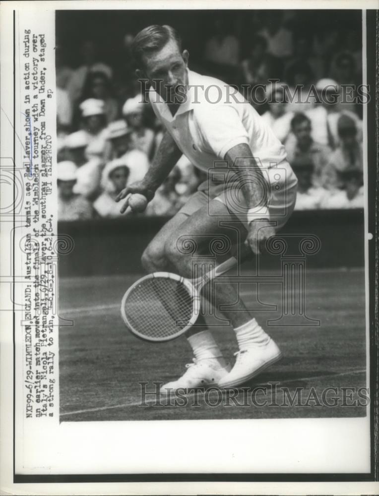 1960 Press Photo Rod Laver in action during the finals of Wimbledon Tourney - Historic Images