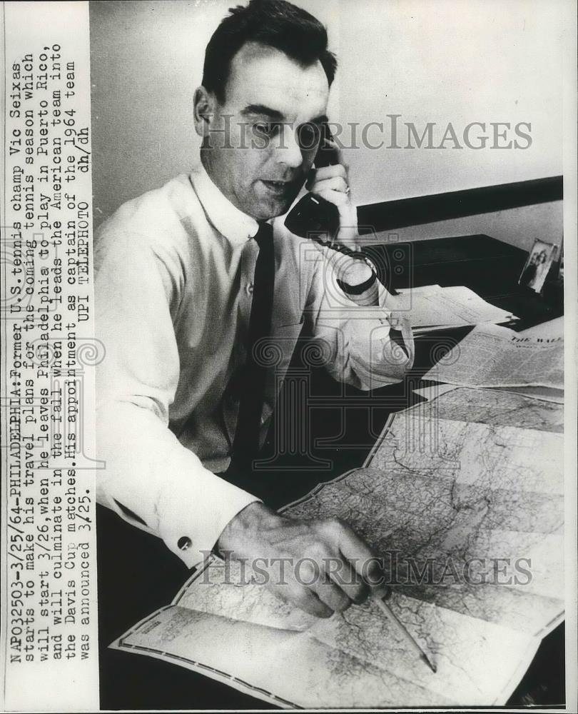 1964 Press Photo Tennis Player Vic Seixas Making Travel Plans, Philadelphia - Historic Images