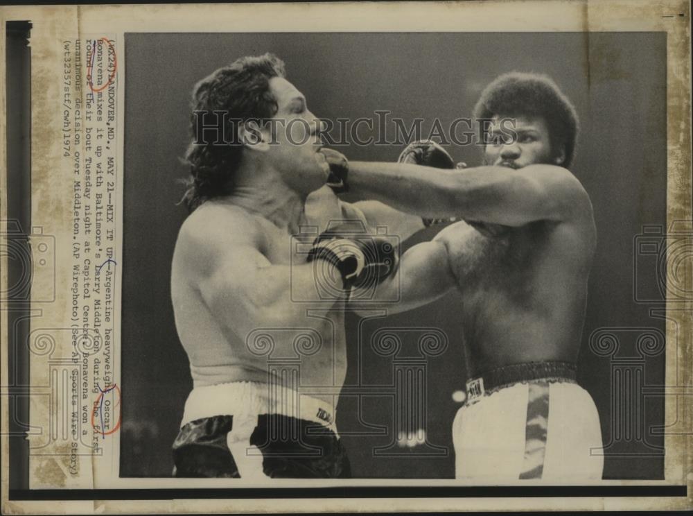 1974 Press Photo Oscar Bonavena,Argentine Heavyweight fight with Larry Middleton - Historic Images