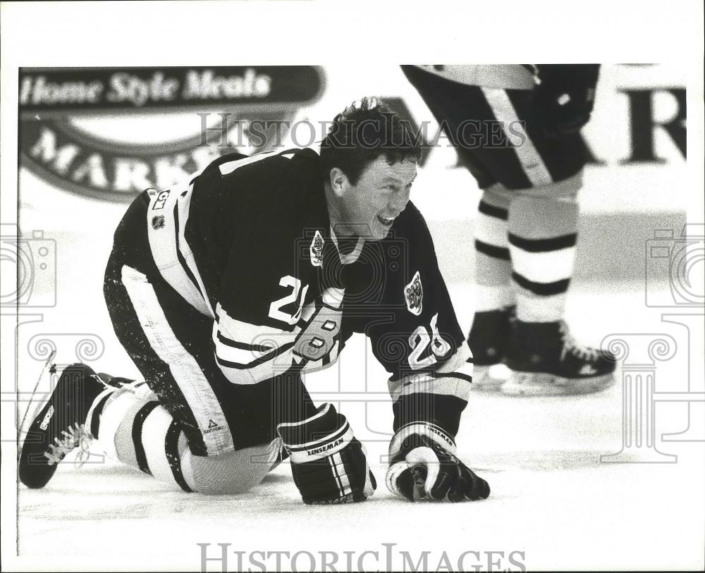 Press Photo Don Awrey Sucking Wind on the Ice - nef63600 - Historic Images