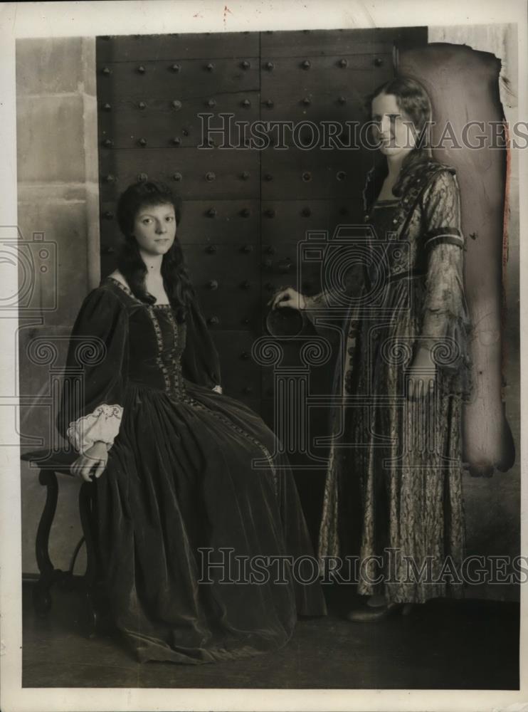 1930 Press Photo Mary B. Small, Elizabeth Foley of Bryn Mawr College Theater - Historic Images