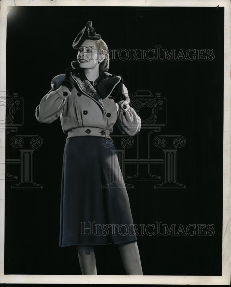 1944 Press Photo Montesanto designed lumberjack jacket for women&#39;s wear - Historic Images