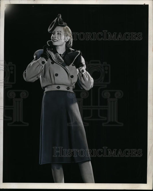 1944 Press Photo Montesanto designed lumberjack jacket for women's wear - Historic Images