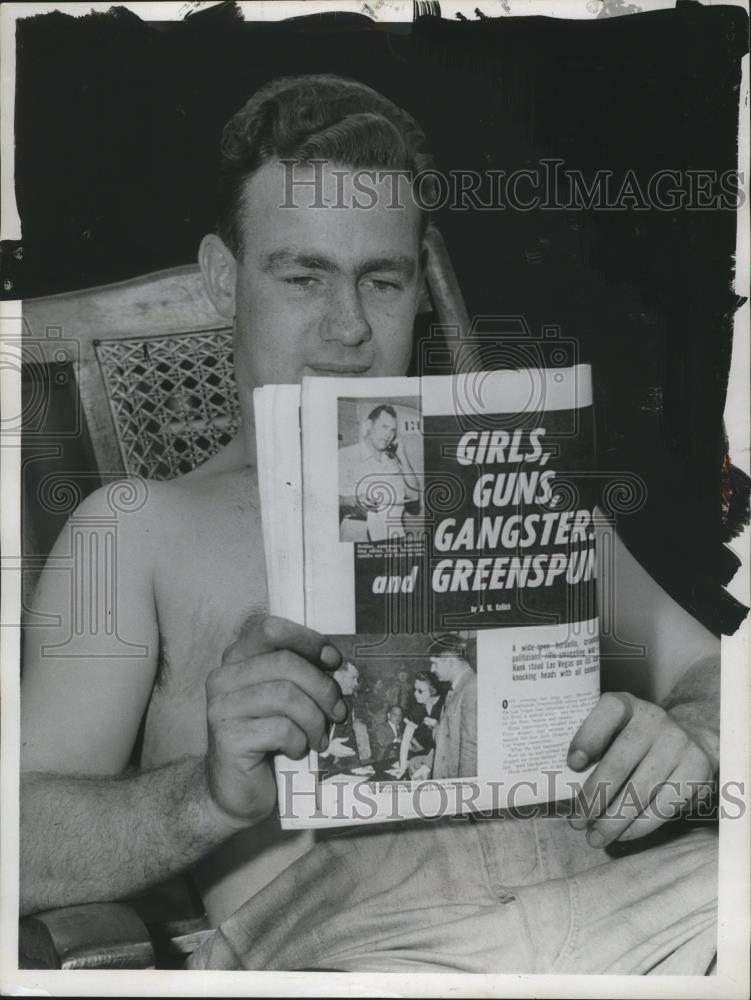 1958 Press Photo Fred Johnson, Manchester Vanguard Engineer Reading Magazine - Historic Images