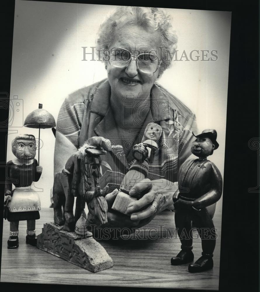 1986 Press Photo Anita Drewniak Lafarge Lifelong Learning Institute Student - Historic Images