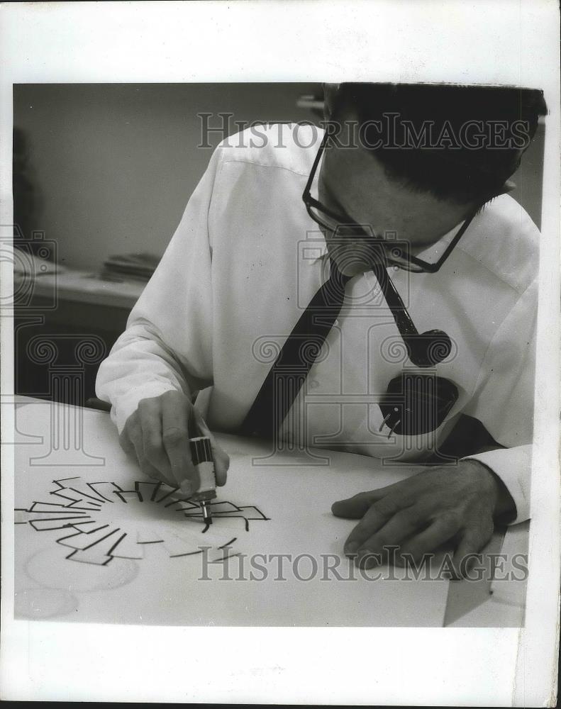 Press Photo Al Hart Lighting Specialist for General Electric Co Begins Drawing - Historic Images