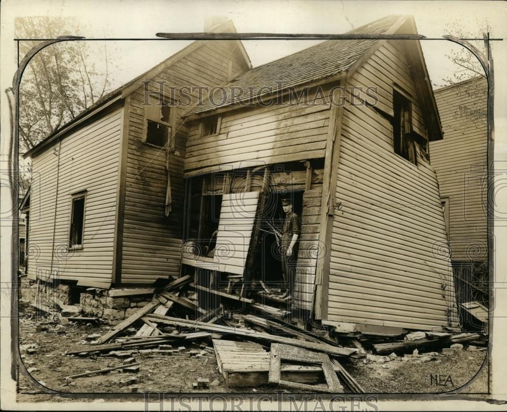 1929 Press Photo Sam Blackler home in Ottawa Canada wrecked by explosion - Historic Images