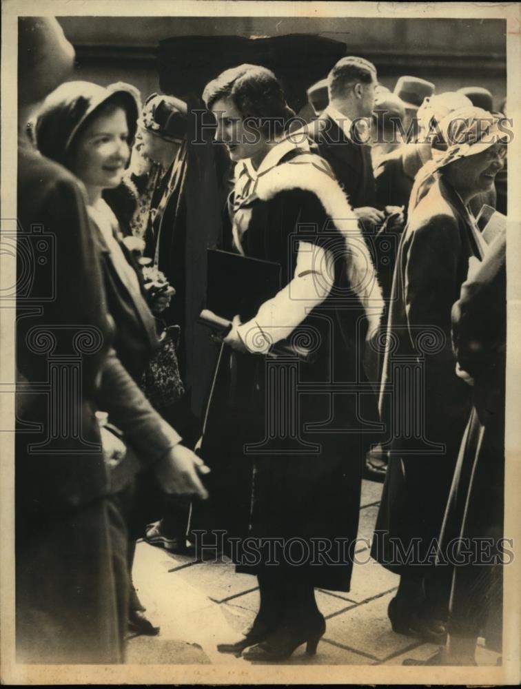 1932 Press Photo Joan MacDonald Graduating from Edinburgh University, Scotland - Historic Images