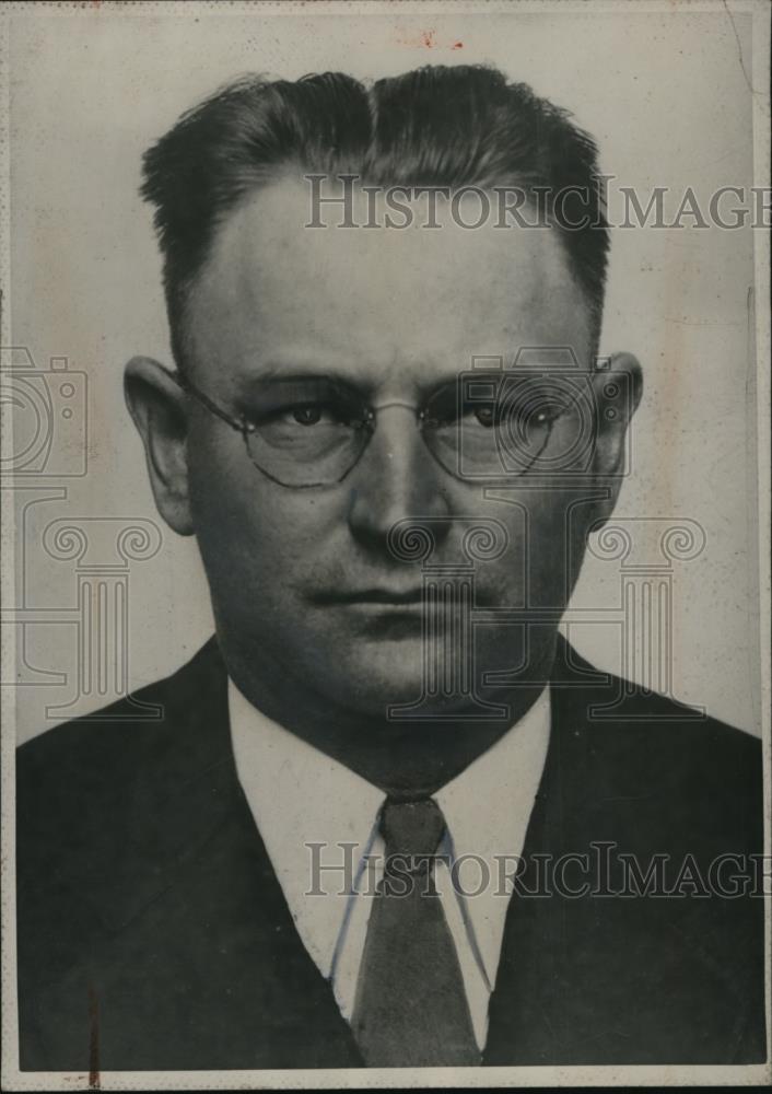 1933 Press Photo Alfred Clline Held In Jail For Theft - nef52978 - Historic Images