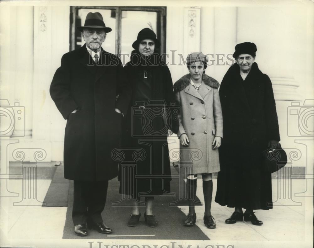 1933 Press Photo Family of Henry Morgenthau Jr. on the steps of the White House - Historic Images