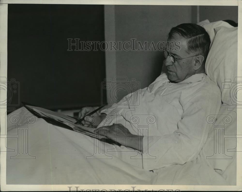 1933 Press Photo Harold Ickes in US Naval Hospital after Ice Slip, Washington - Historic Images