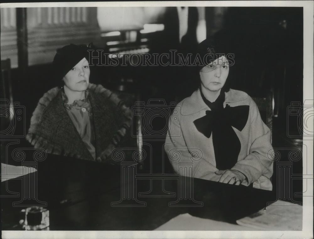 1934 Press Photo Mrs. Fern Sankey, Mrs. Routh Kohler as they appeared in court - Historic Images