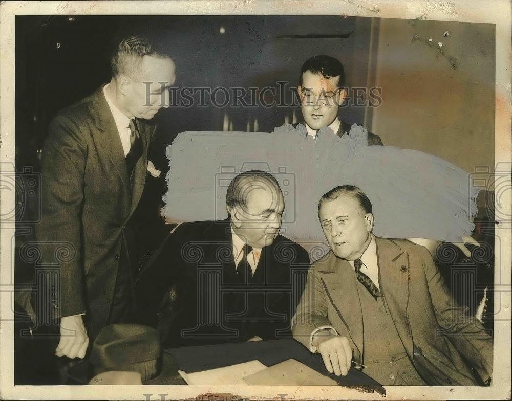 1935 Press Photo Tom Mooney Appears at Hall of Justice Before A. E. Shaw - Historic Images