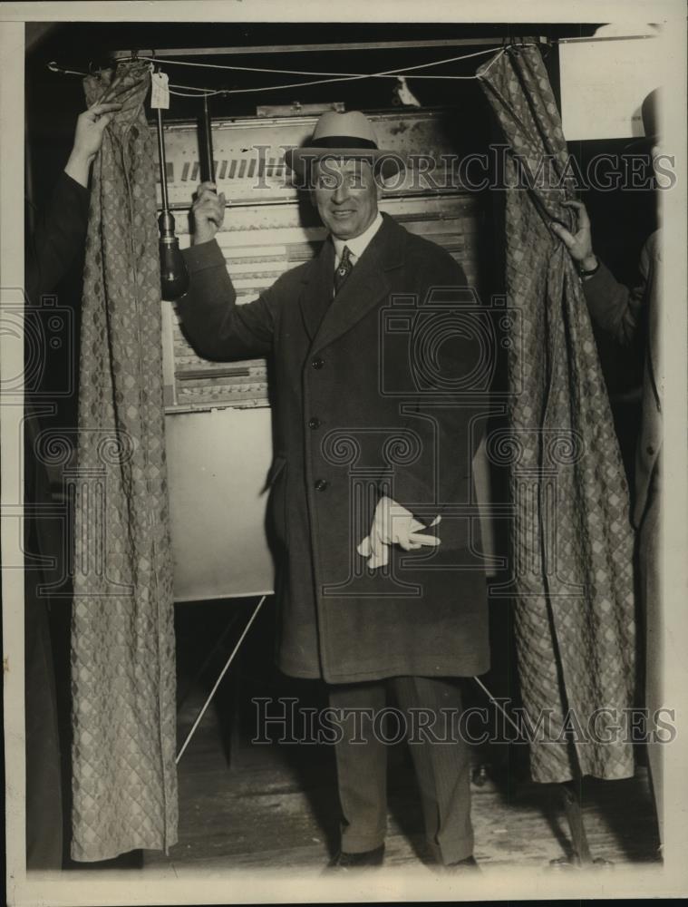 1937 Press Photo Judge George Olvany at Voting Machine He Used to Vote With - Historic Images