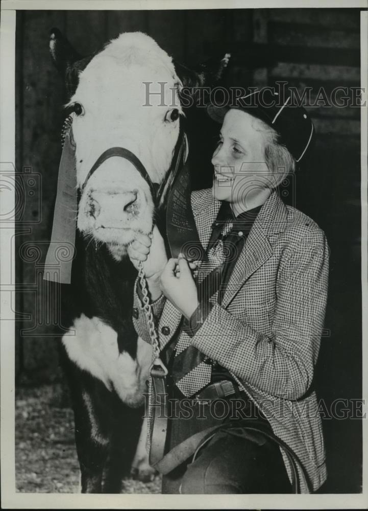 1937 Press Photo Nancy Ella Hicks Won Blue Ribbon at Fat Cattle Show in Atlanta - Historic Images