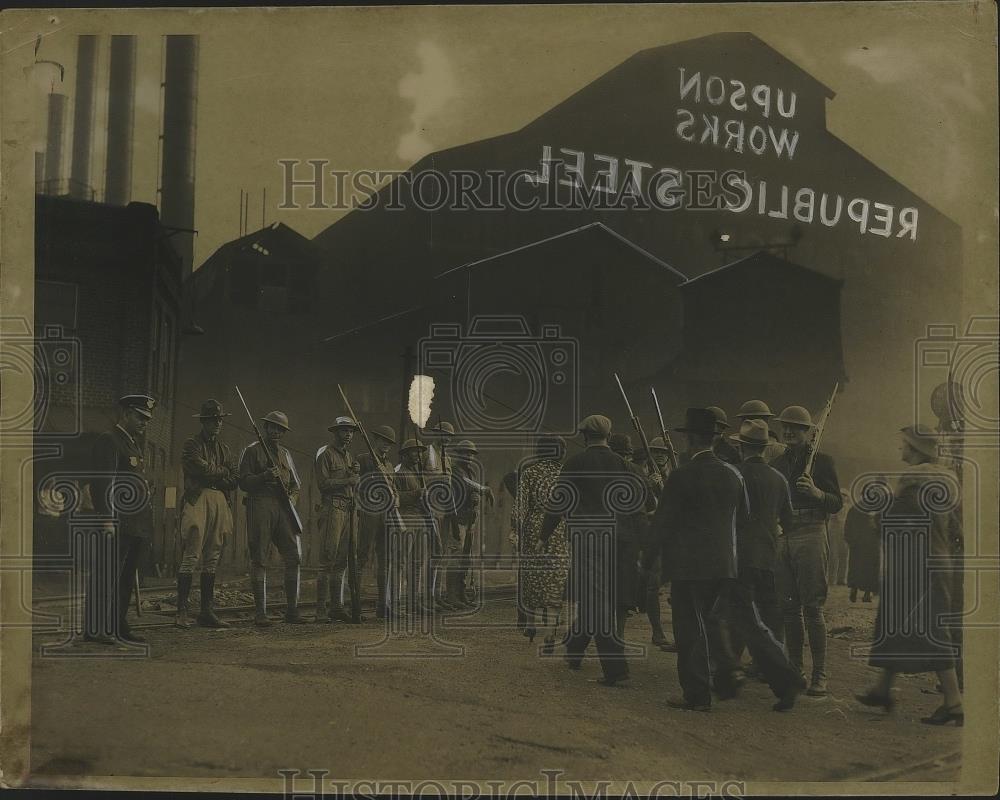 1937 Press Photo Going back to work at Republic steel Planet - nef63385 - Historic Images