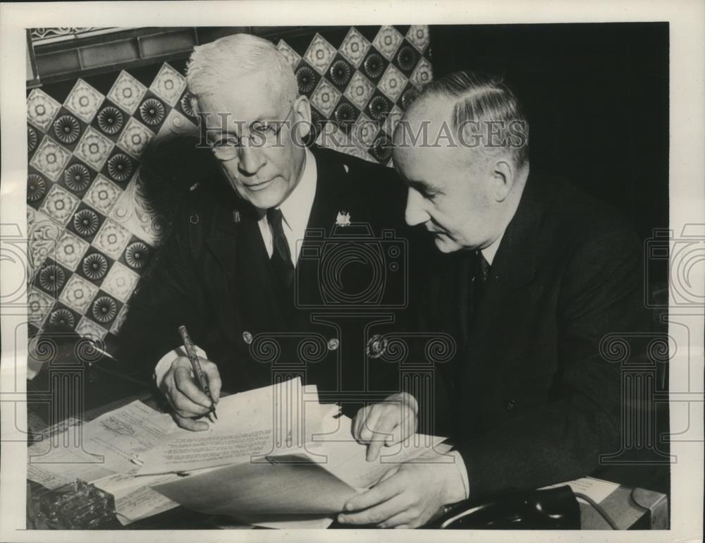 1939 Press Photo Howard Sutton, James H. Malone of Philadelphia Police Dept. - Historic Images